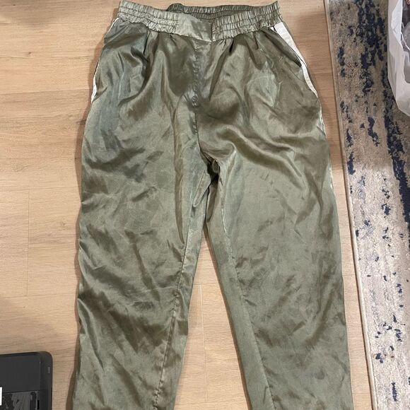 PRETTYLITTLETHING SHANNON SATIN BOXER TRACKPANTS W POCKETS OLIVE GREEN/WHITE 10 - Picture 12 of 13